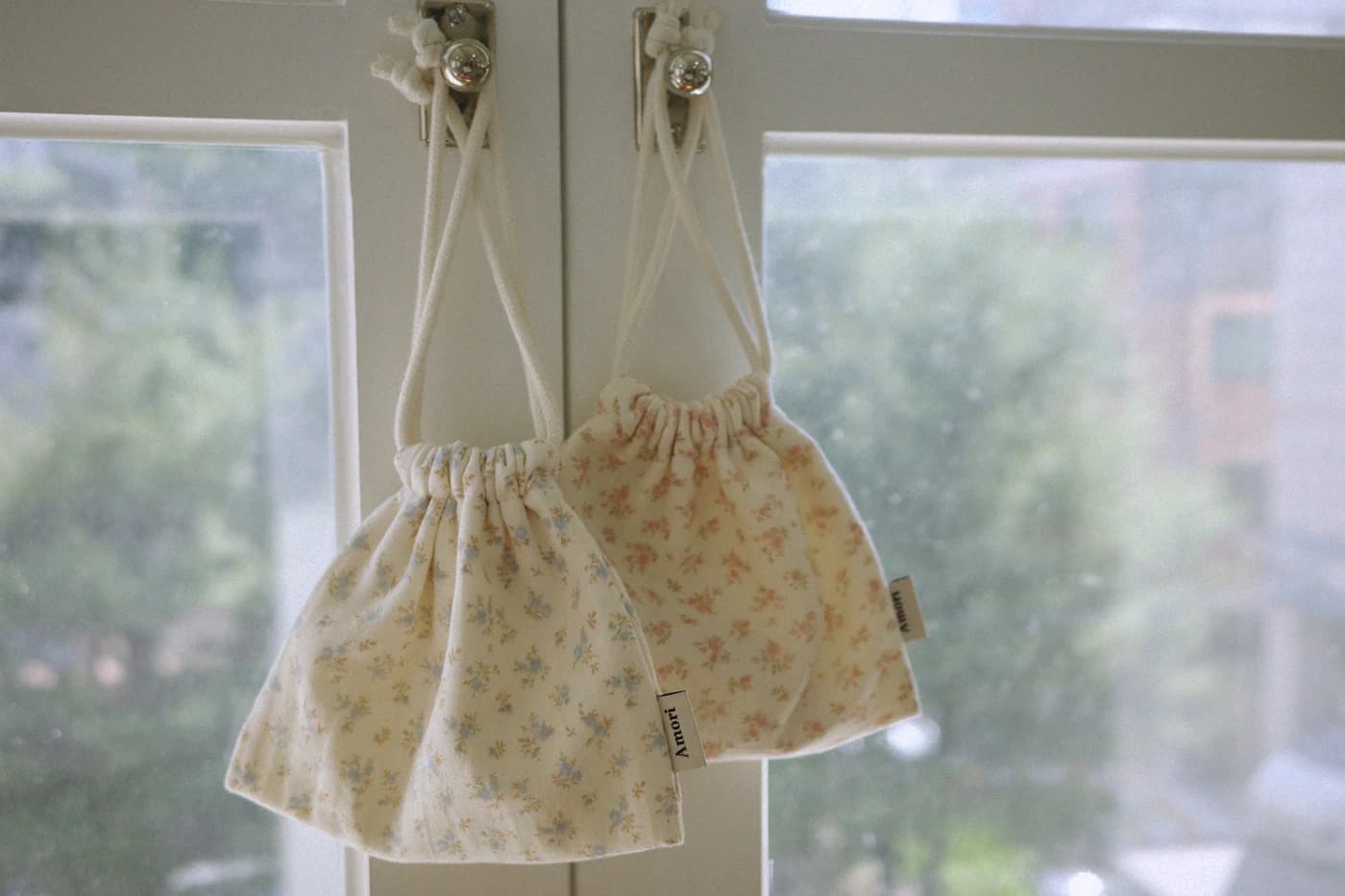 FLOWER POUCH