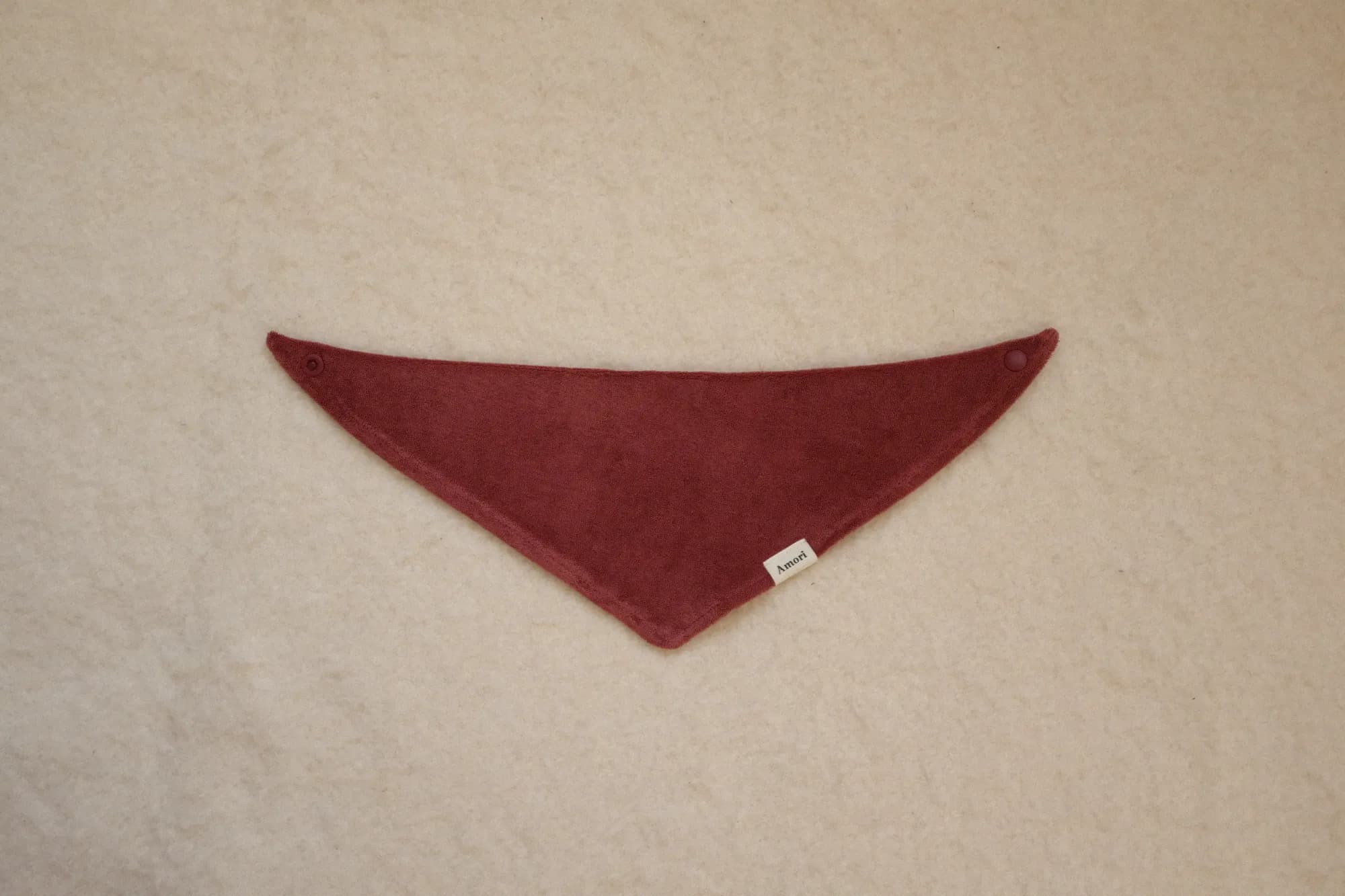 아모리 Burgundy 컬러 아모리 테리 스카프 빕