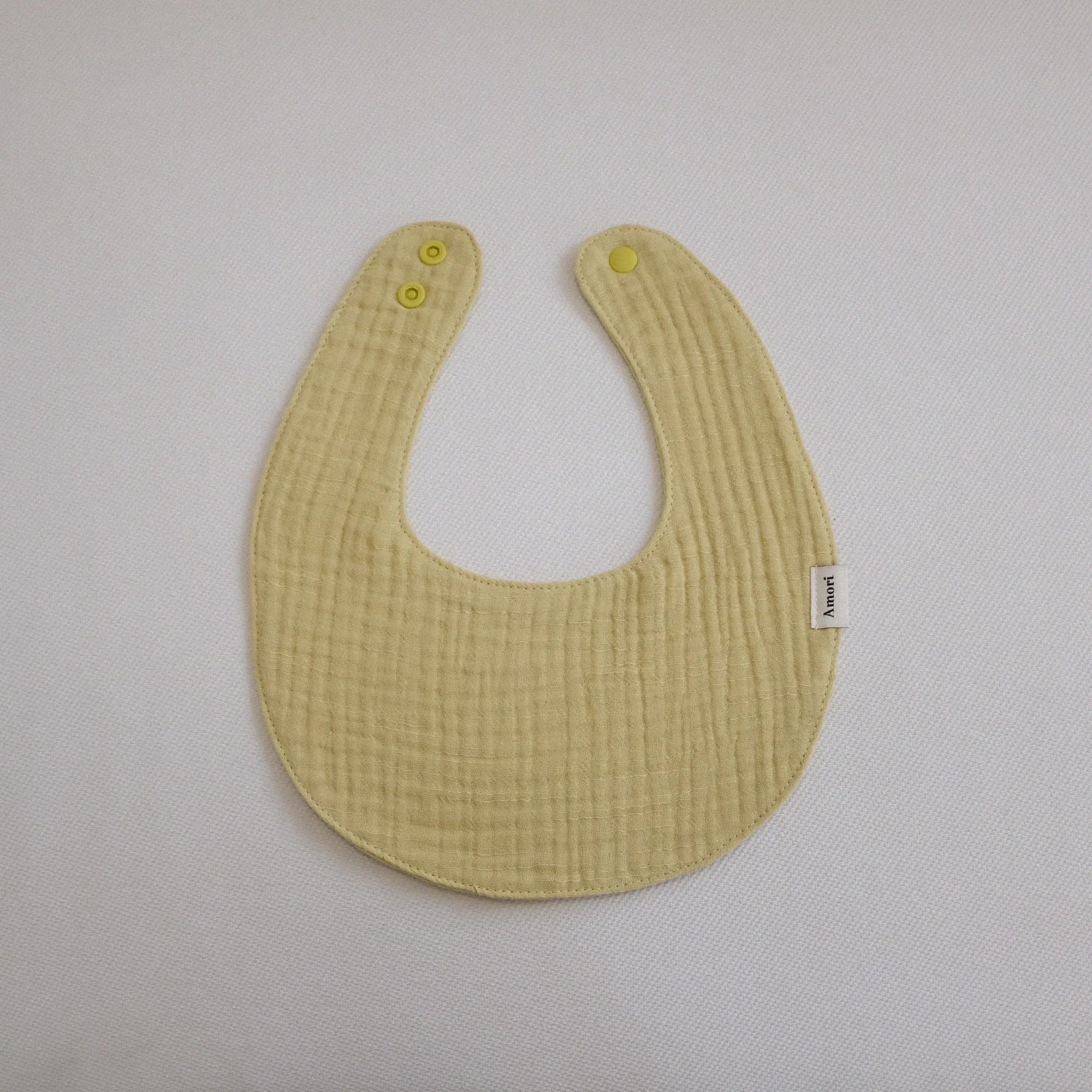 아모리 Yellow Green 거즈빕 평면 촬영